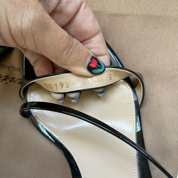 Gianvito Rossi Manhattan 85 Patent Leather Black
Slingback Heels Size 39.5 - Picture 7 of 10